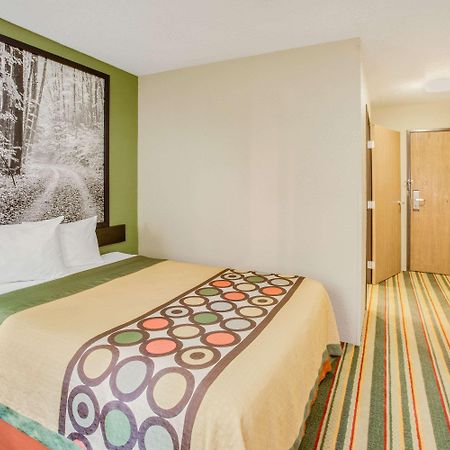 Super 8 By Wyndham Grayling Exterior foto
