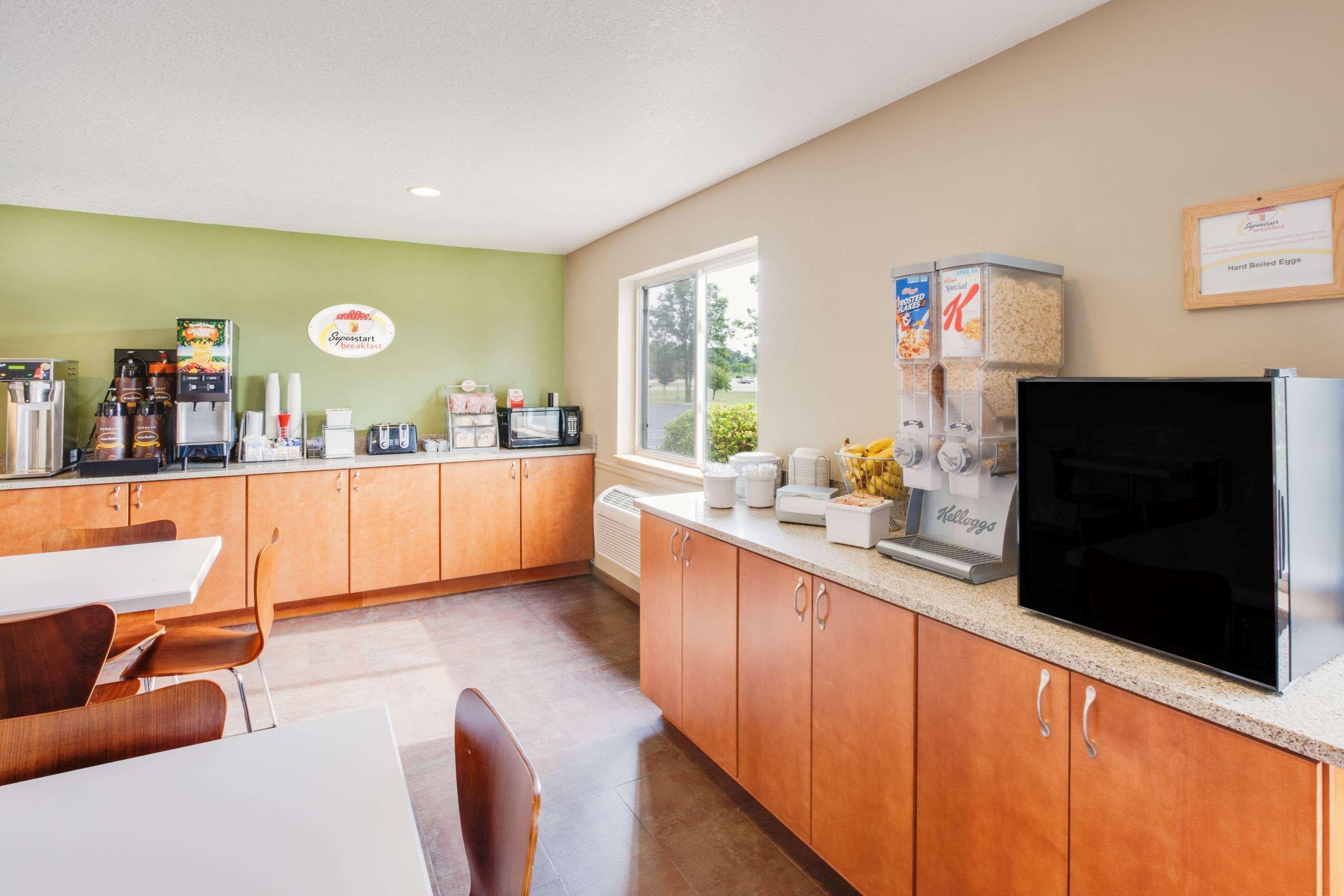 Super 8 By Wyndham Grayling Exterior foto